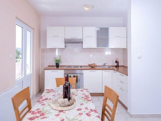 Apartment Vrboska Features 12