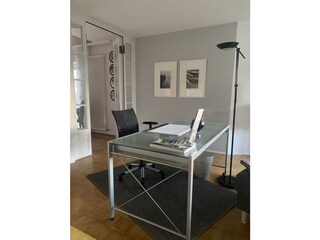Schreibplatz im Wohnzimmer