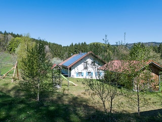 Garten mit kleinem Spielplatz