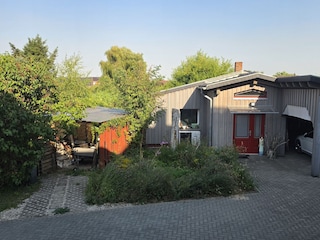 Blick aus Fenster in Innenhof