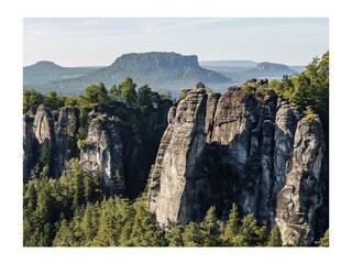 Schrammsteine mit Lilienstein im Hintergrund