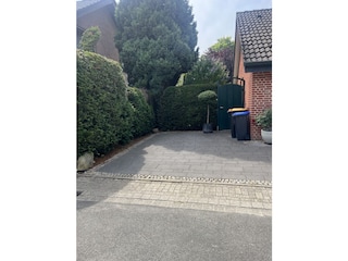 Auto-Stellplatz am Haus