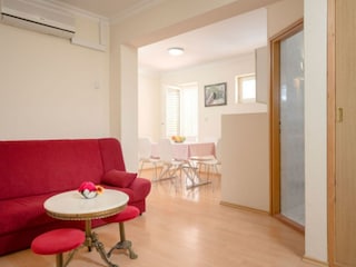 Apartment Vrboska Features 2