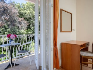 Apartment Vrboska Features 4