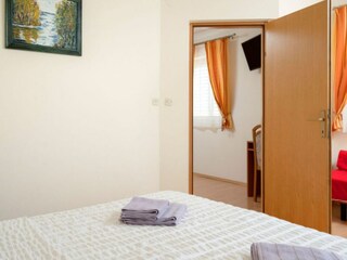 Apartment Vrboska Features 12