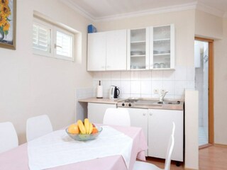 Apartment Vrboska Features 6