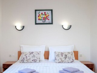 Apartment Vrboska Features 8