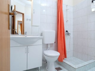 Apartment Vrboska Features 12