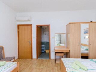 Apartment Lopar Features 13