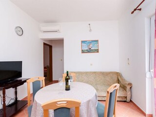 Apartment Lopar Features 11