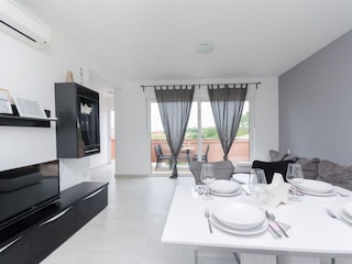 Apartment Lopar Features 12