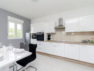 Apartment Lopar Features 13
