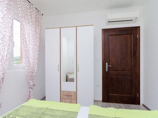 Apartment Lopar Features 16