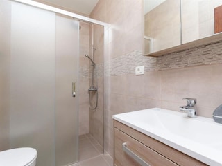Apartment Lopar Features 20