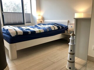 Schlafzimmer 1 mit Designer Bett von Auping