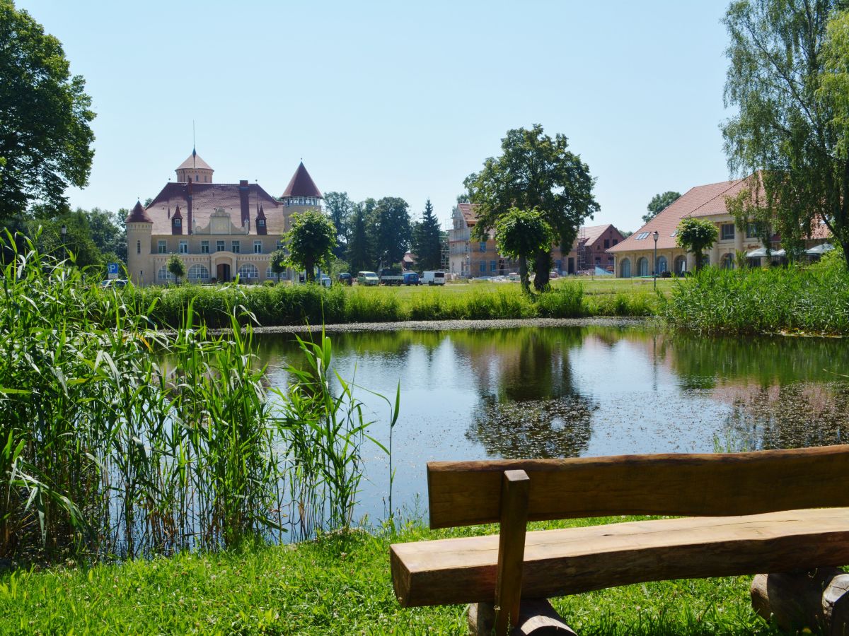 am Dorfteich - Schloss und Restaurant "Remise"