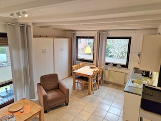 Der Wohnraum, in Hintergrund die Schrankbetten