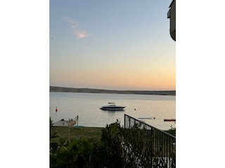 Bootanlegeplatz direkt vorm Haus