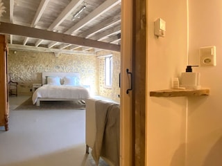 Schlafzimmer im Erdgeschoss mit eigenem Bad