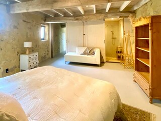 Ground-floor bedroom with en-suite bathroom