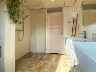 Badezimmer im Obergeschoss