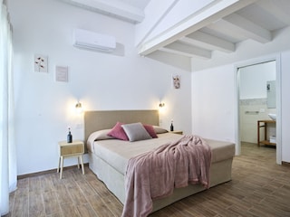 Villa Esther - Double Bedroom with en-suite bathroom