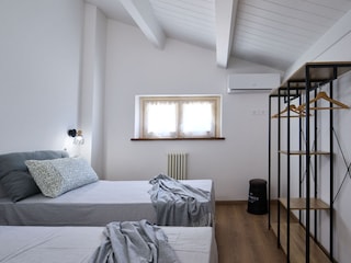 Villa Esther - Cozy Loft with Single Beds