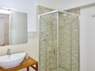 Villa Esther - Private bathroom with shower