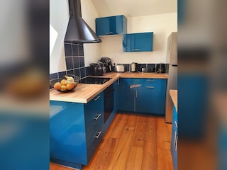 Fully equipped kitchen with oven, fridge and induction