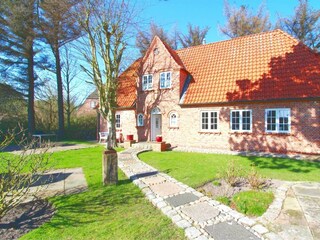 Haus Nis Taken aussen 1