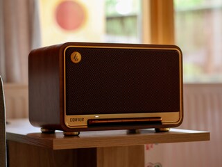 Wireless speaker with Bluetooth and AirPlay