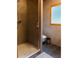 Komfortable begehbare Regendusche
