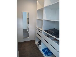 Ankleidezimmer – Hauptschlafzimmer