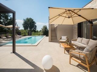 Villa Tar Outdoor Recording 11