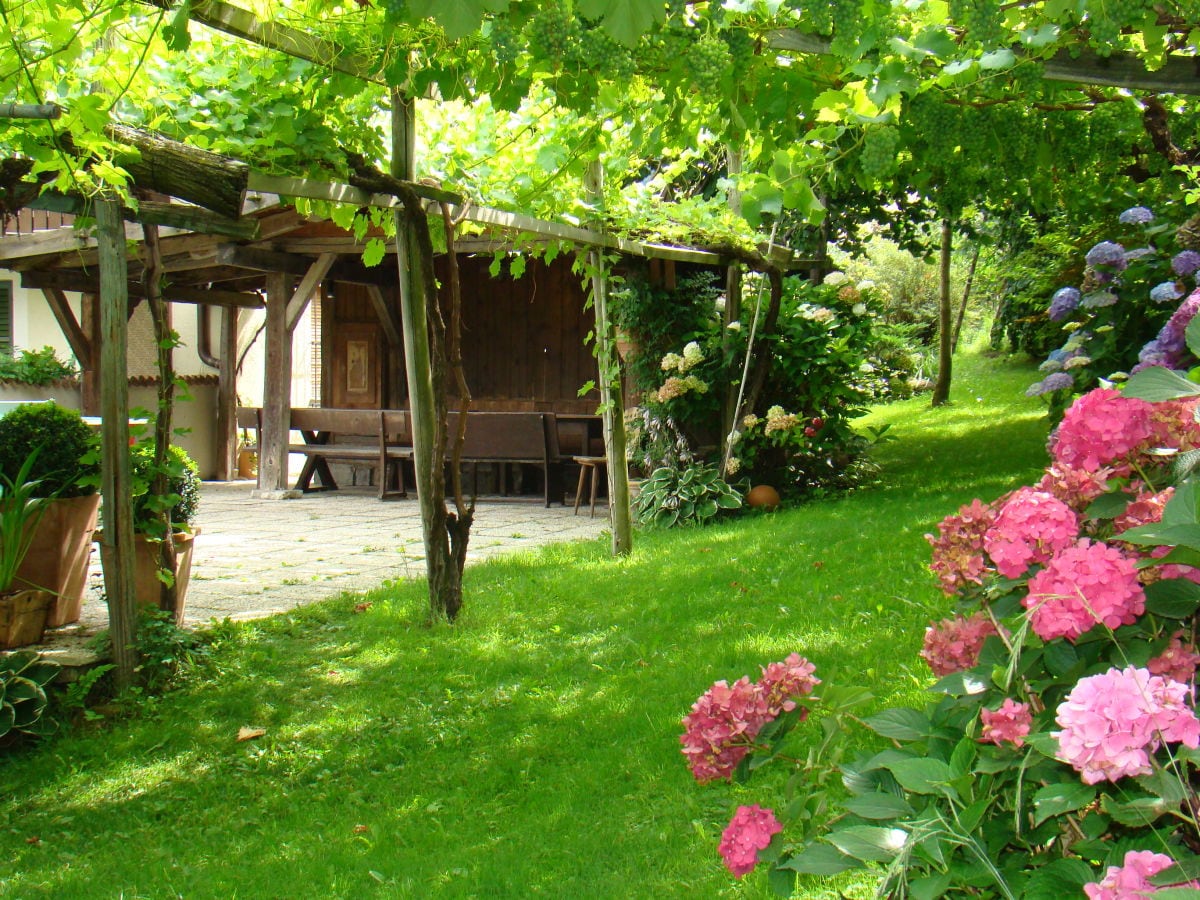 Platz für Entspannung unter der Pergola