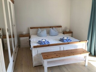 Schlafzimmer 1