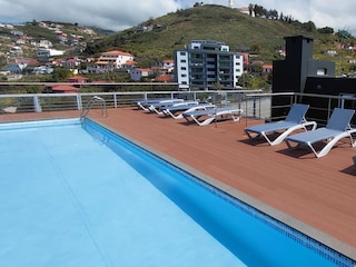 Rooftop-Pool mit wunderschönem Meerblick