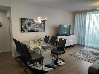 Essbereich im gemütlichen Wohnzimmer