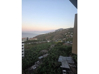 Wunderschöner Blick auf die Natur von der Dachterrasse