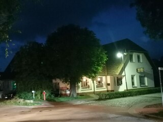 Haus am Boddenhörn 10 bei Nacht