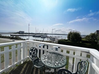 Balkon mit Blick auf den Hafen