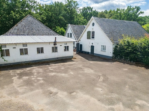 Maison de vacances Séjour confortable avec salle de loisirs