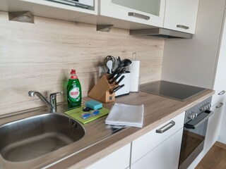 Küchenzeile mit hochwertigen Markengeräten