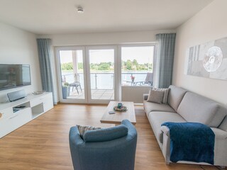 Große Fensterfront zur Schlei