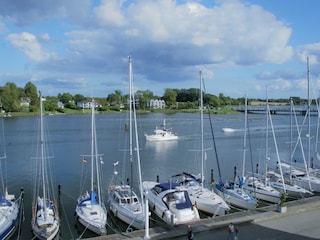 Blick auf den Gastliegerhafen