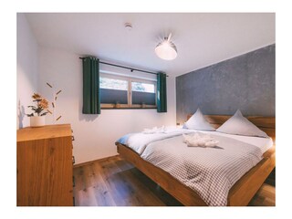 Schlafzimmer mit Doppelbett