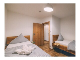 Schlafzimmer 2 mit zwei Einzelbetten