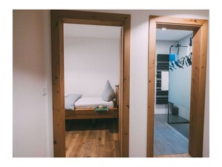Badezimmer und Schlafzimmer 2 im Untergeschoss