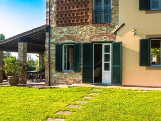 Haus und Terrasse