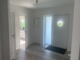 Der große Eingangsbereich des Ferienhauses.